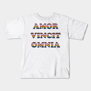 Amor vincit omnia - white background Kids T-Shirt